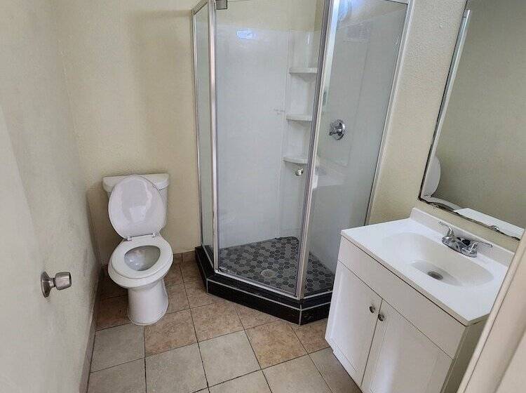 モーテル Hometown Inn And Suites