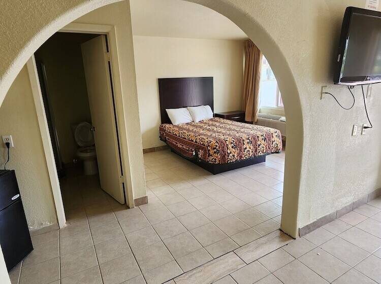 モーテル Hometown Inn And Suites