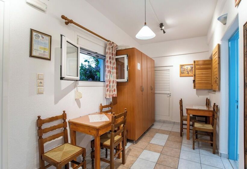 پانسیون Room In Apartment   Comfort Double Or Twin Room Semi Basement