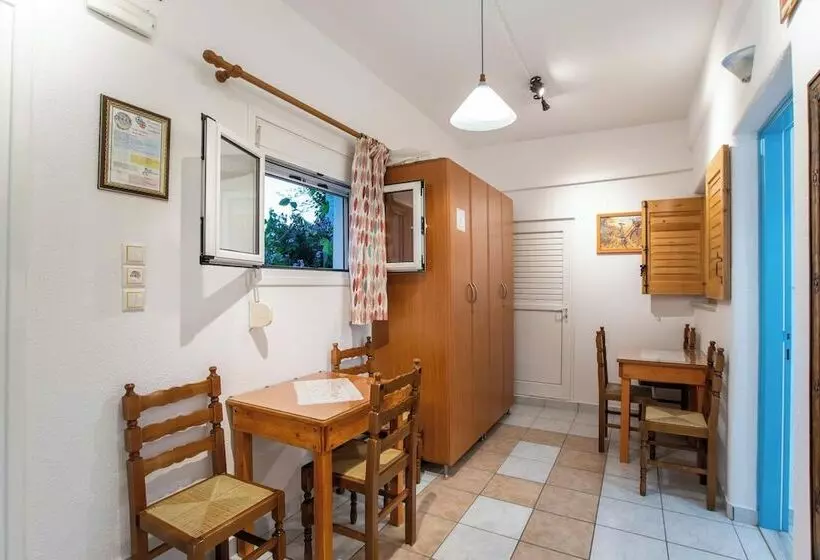 Majatalo Room In Apartment   Comfort Double Or Twin Room Semi Basement