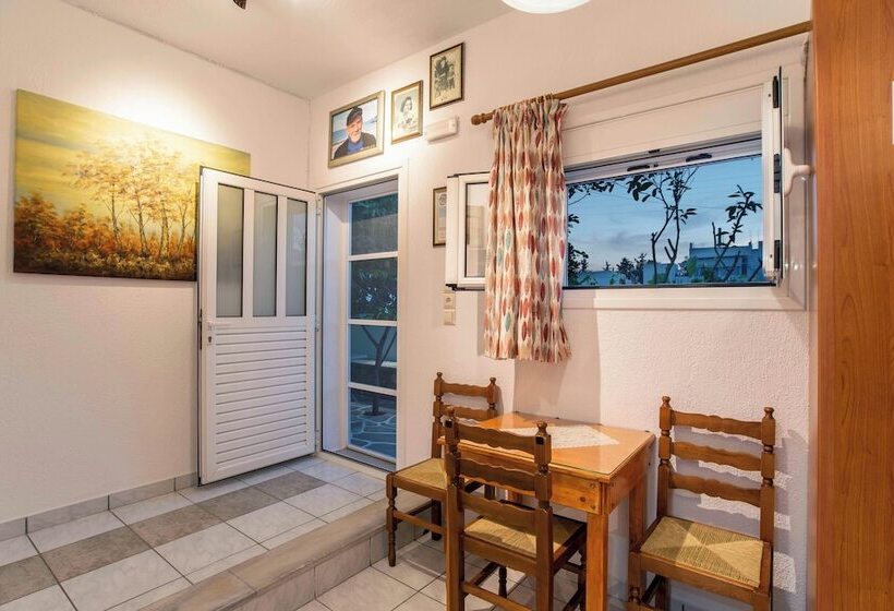 پانسیون Room In Apartment   Comfort Double Or Twin Room Semi Basement