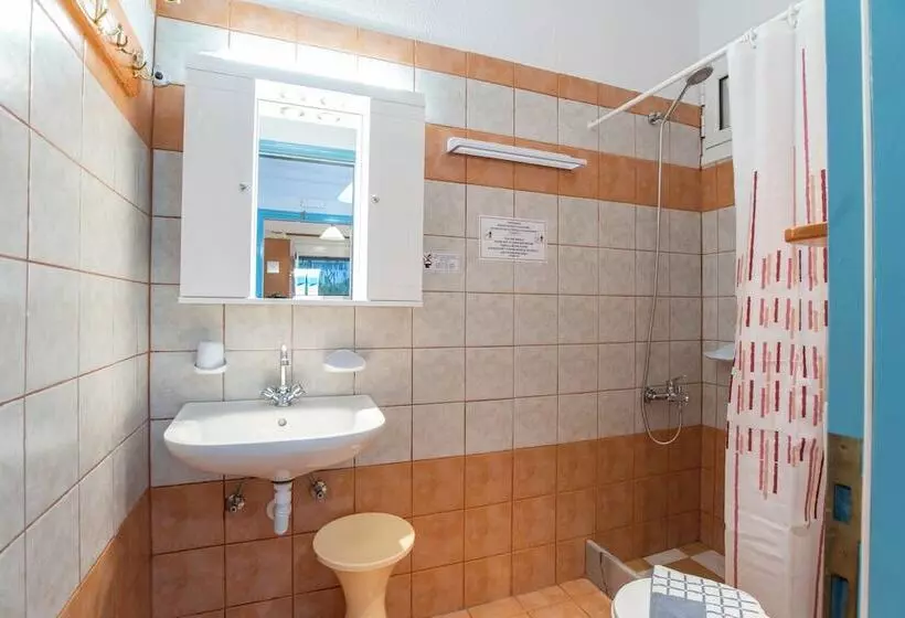 Majatalo Room In Apartment   Comfort Double Or Twin Room Semi Basement