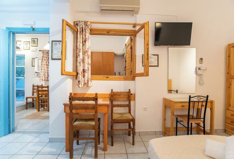 پانسیون Room In Apartment   Comfort Double Or Twin Room Semi Basement