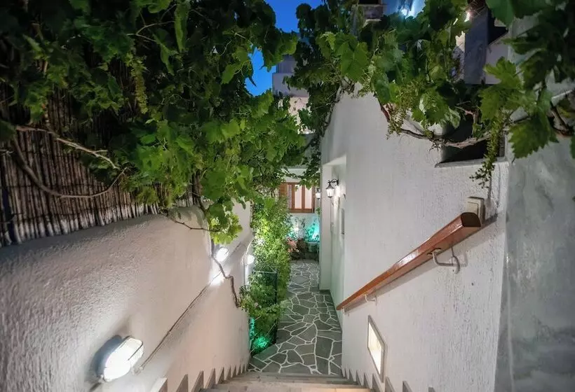 Majatalo Room In Apartment   Comfort Double Or Twin Room Semi Basement