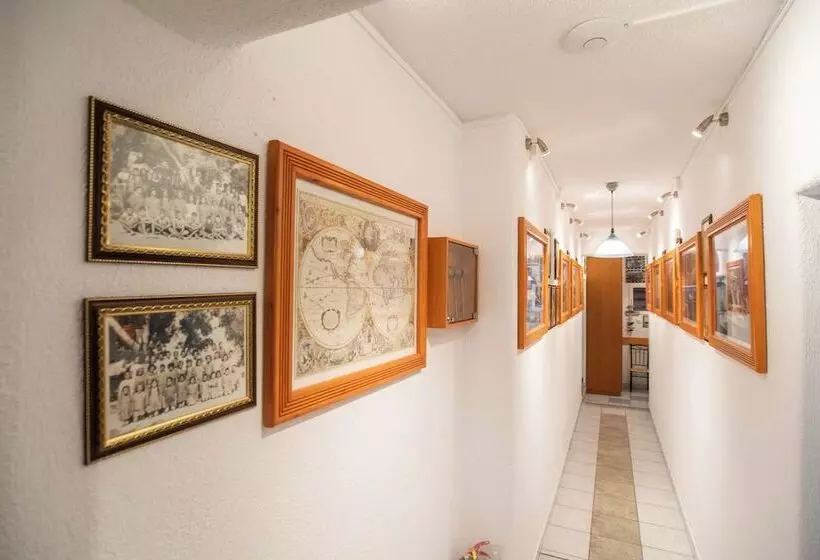 Majatalo Room In Apartment   Comfort Double Or Twin Room Semi Basement