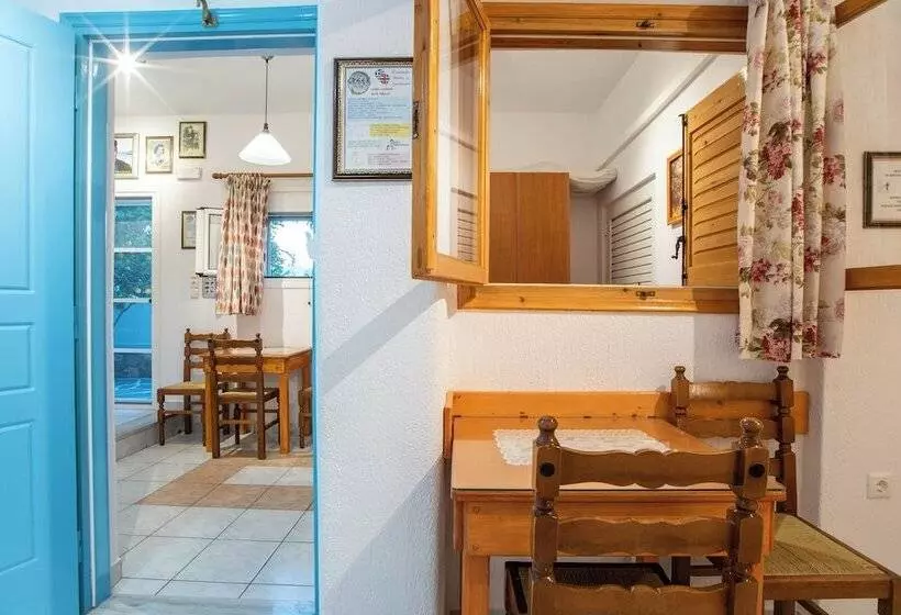 Majatalo Room In Apartment   Comfort Double Or Twin Room Semi Basement