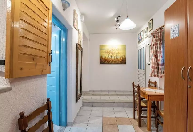 Majatalo Room In Apartment   Comfort Double Or Twin Room Semi Basement