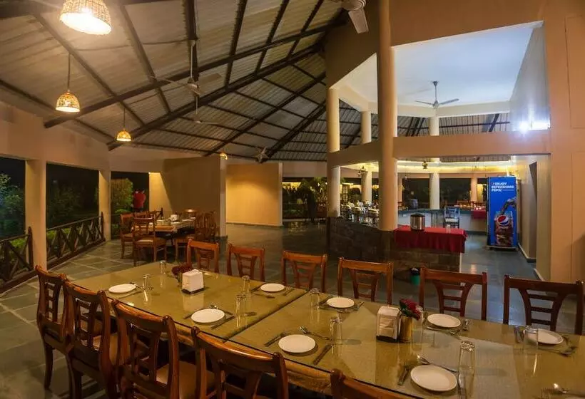 هتل Tusk And Roar Corbett Resort