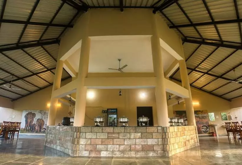 هتل Tusk And Roar Corbett Resort