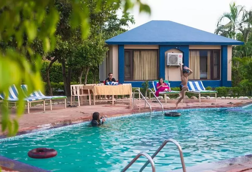 هتل Tusk And Roar Corbett Resort