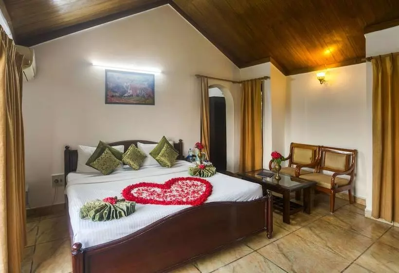 هتل Tusk And Roar Corbett Resort