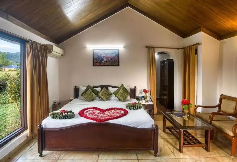 هتل Tusk And Roar Corbett Resort