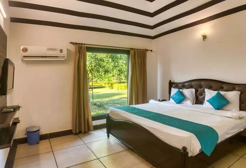 هتل Tusk And Roar Corbett Resort