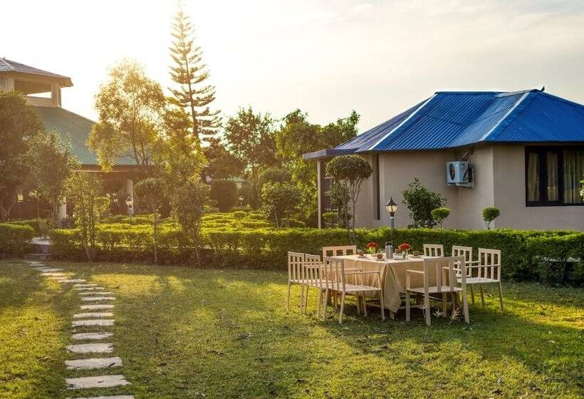 בית מלון כפרי Tusk And Roar Corbett Resort