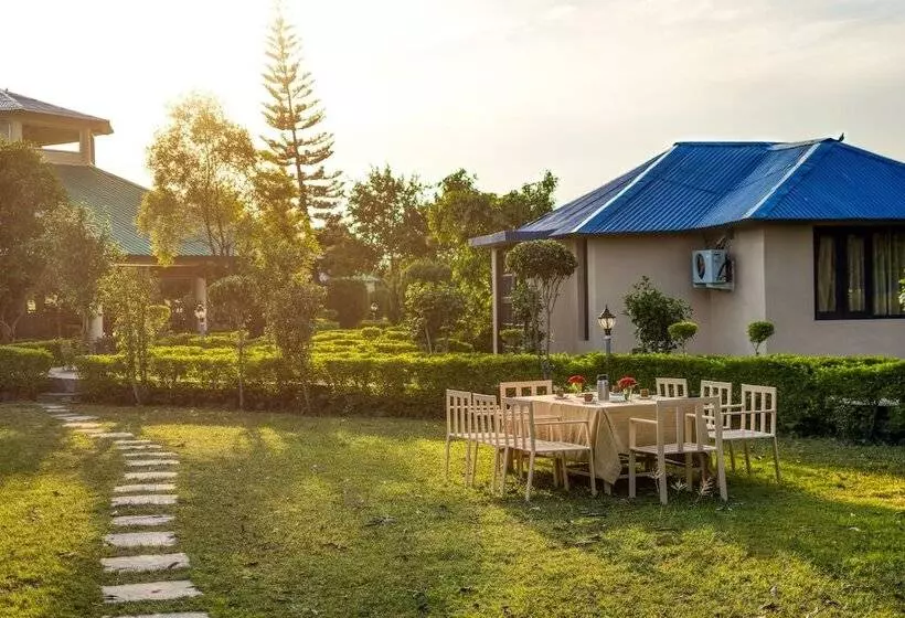 هتل Tusk And Roar Corbett Resort