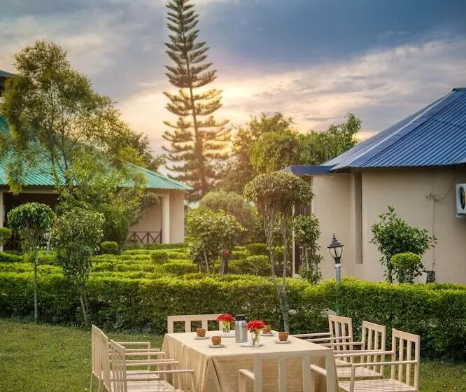 هتل Tusk And Roar Corbett Resort