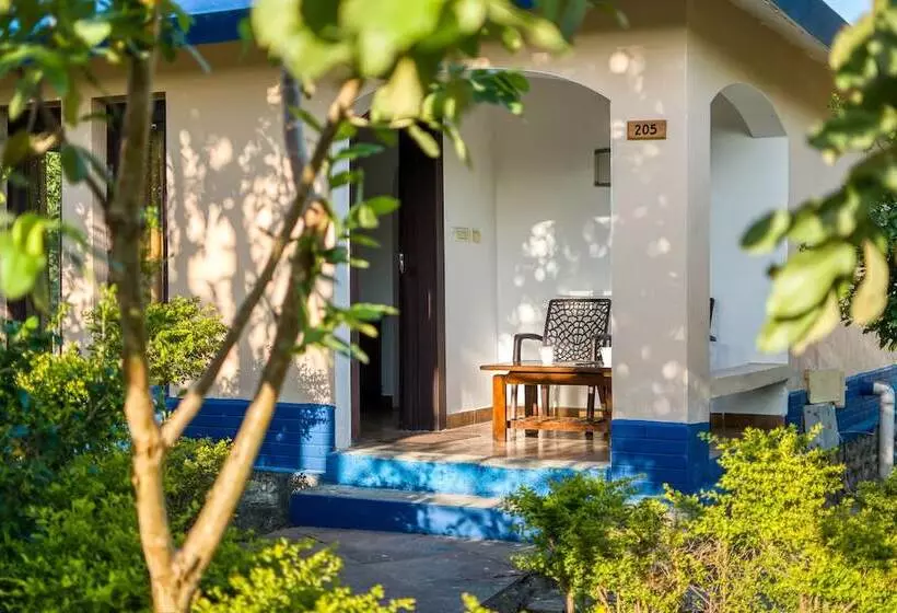 هتل Tusk And Roar Corbett Resort