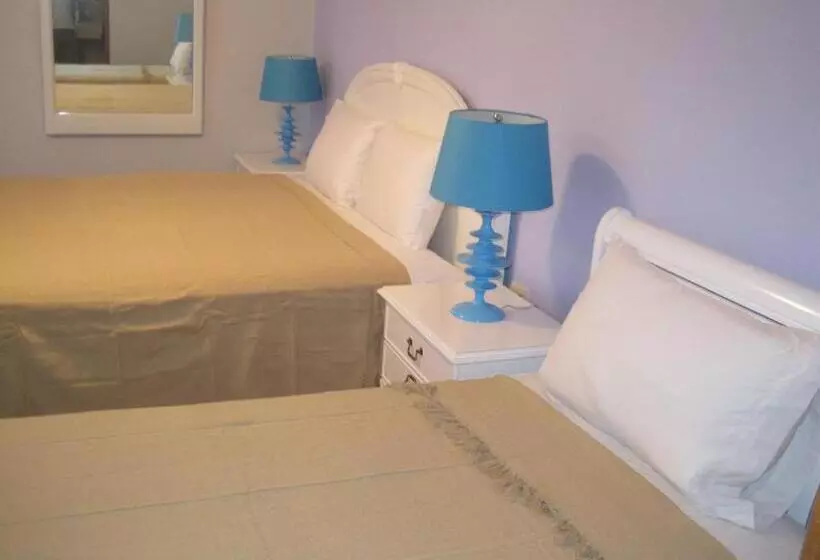 تختخواب و صبحانه Contadora Island Inn