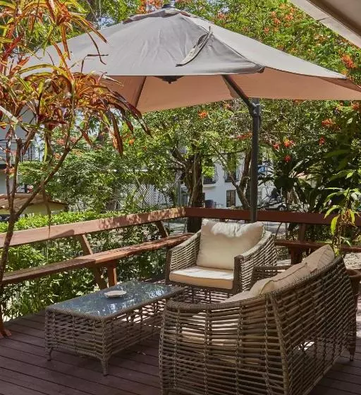 تختخواب و صبحانه Contadora Island Inn