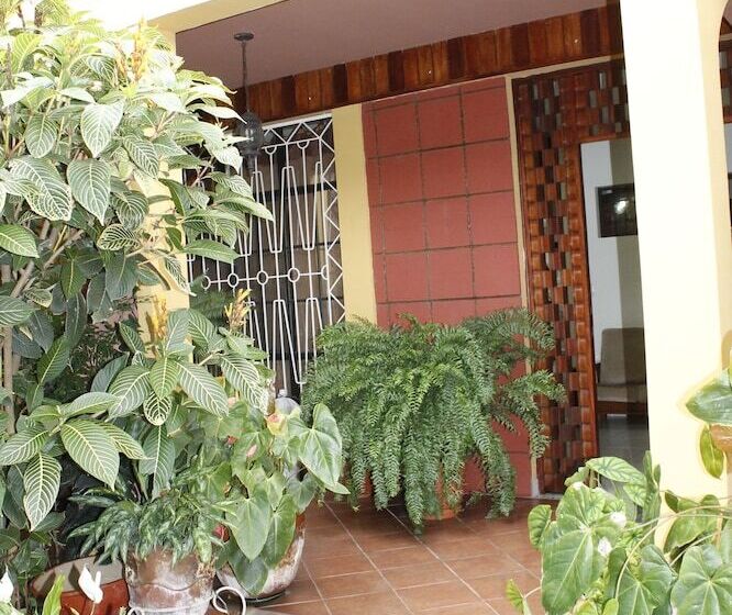 تختخواب و صبحانه Hostal Don Guillermo