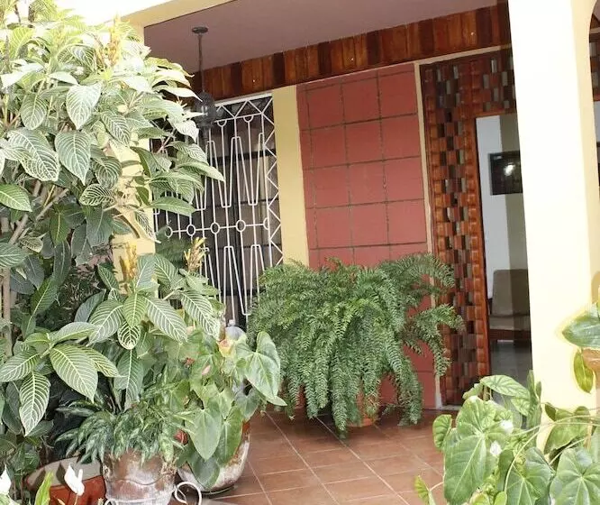 تختخواب و صبحانه Hostal Don Guillermo