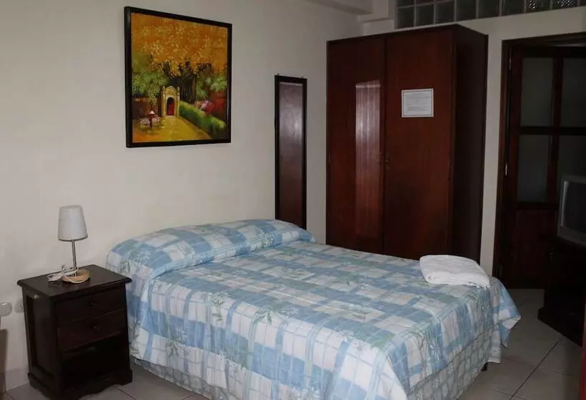 تختخواب و صبحانه Hostal Don Guillermo
