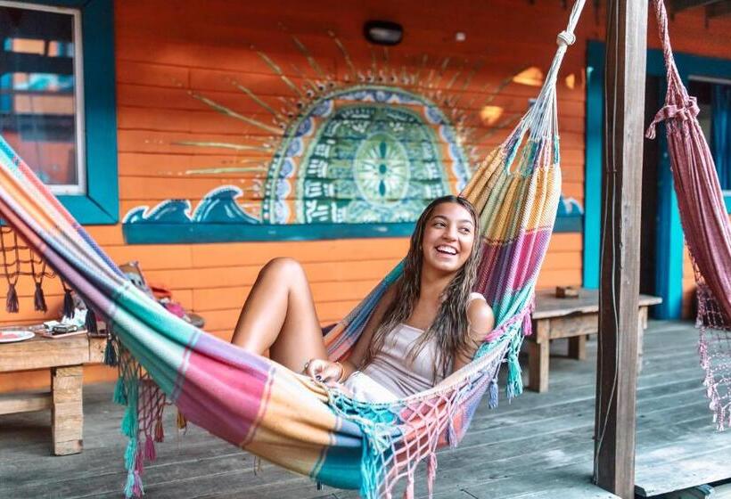 Compay Hostel La Pedrera