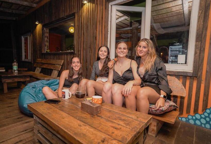 Compay Hostel La Pedrera