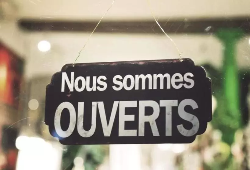 هتل Aurore Lome