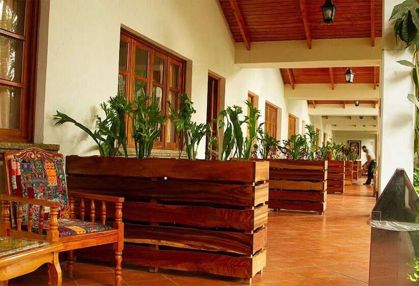 هتل Dos Mundos Panajachel