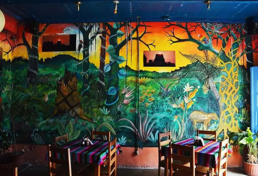 هتل Hostel Yaxha