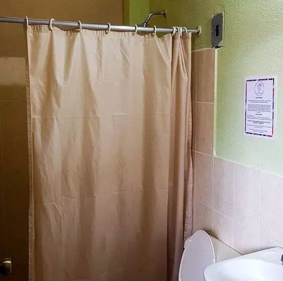 هتل Hostel Yaxha