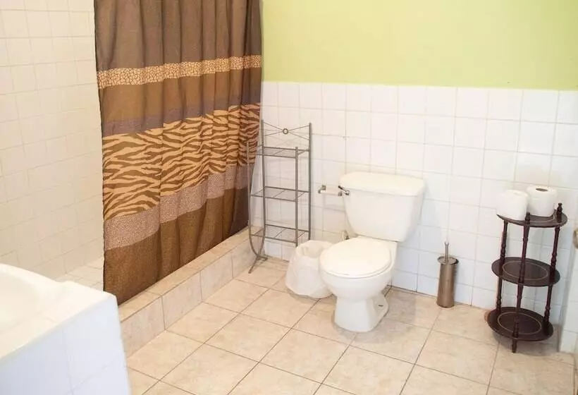 هتل Hostel Yaxha