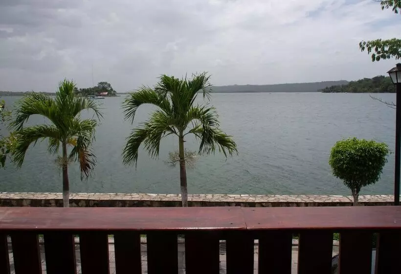 هتل Hostel Yaxha