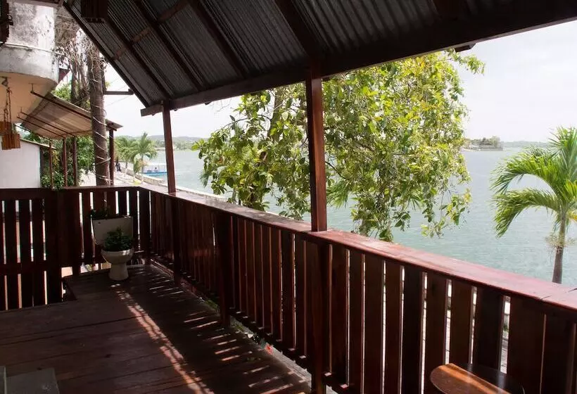 هتل Hostel Yaxha