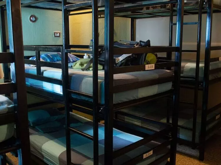 هتل Hostel Yaxha