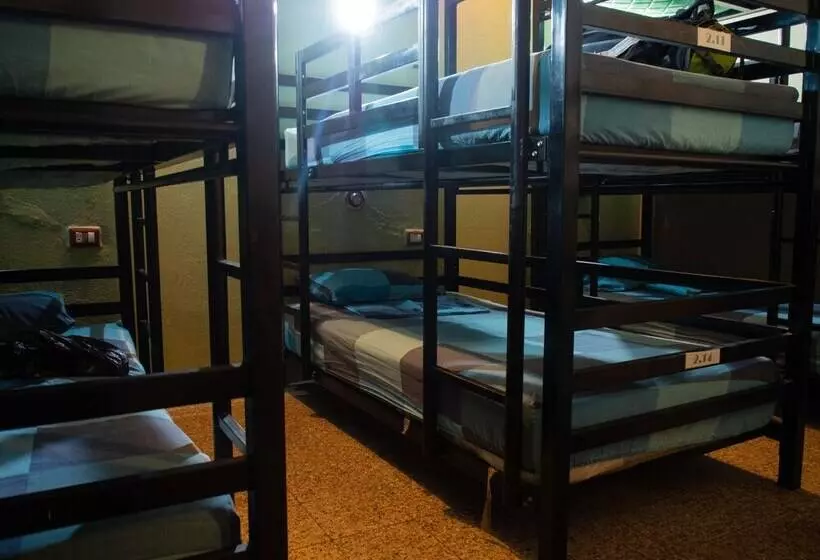 هتل Hostel Yaxha