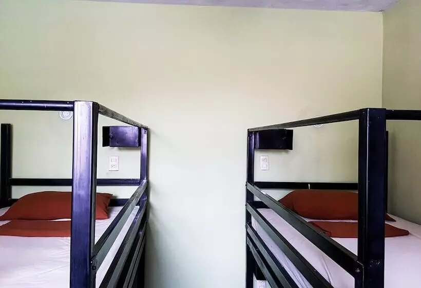 هتل Hostel Yaxha