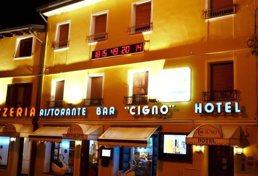 ホテル Ristorante Cigno