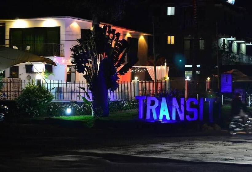 ホテル The Walkgard Transit