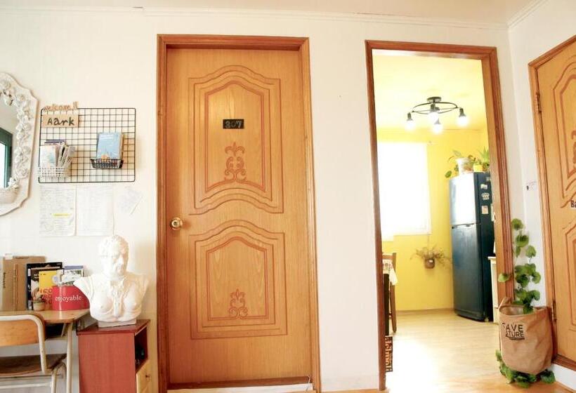 הוסטל Aark House