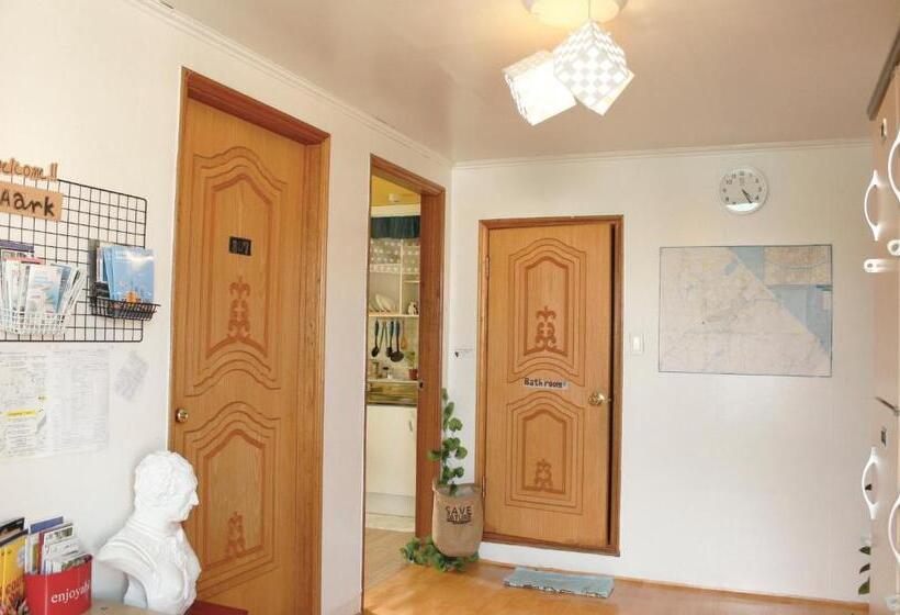 הוסטל Aark House