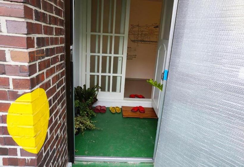 הוסטל Aark House