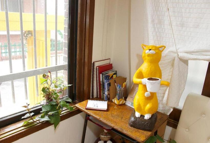 הוסטל Aark House