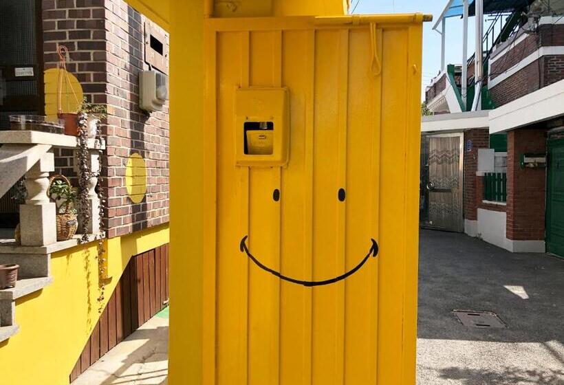 הוסטל Aark House