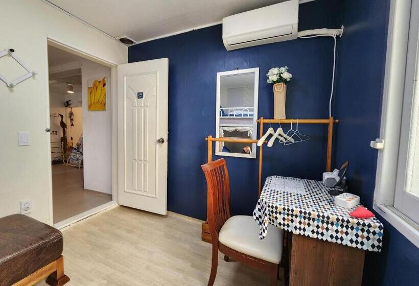 הוסטל Aark House