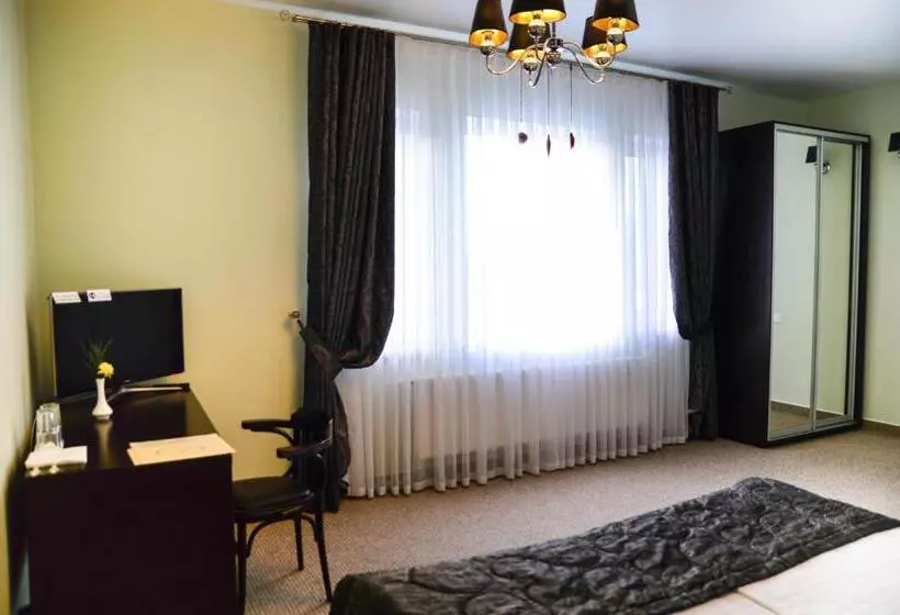 هتل Churchill Inn