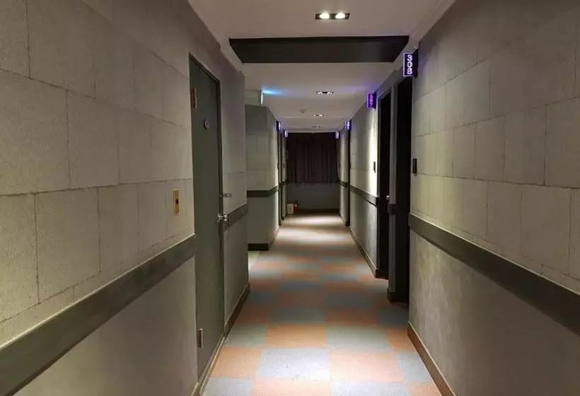 مُتل Busan Inn