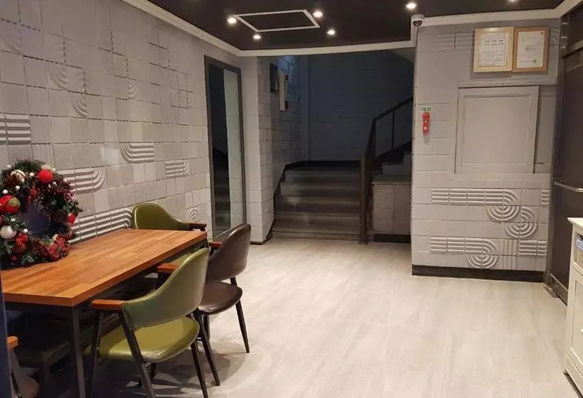 مُتل Busan Inn