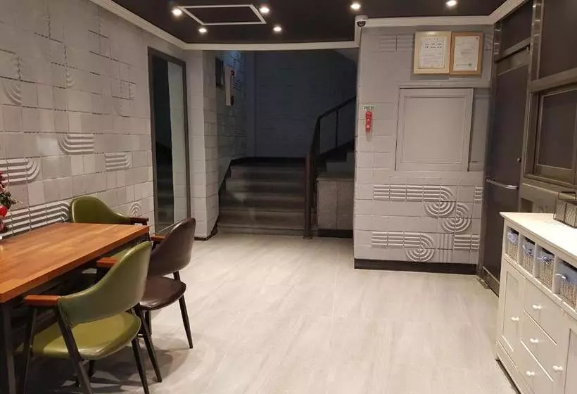 مُتل Busan Inn